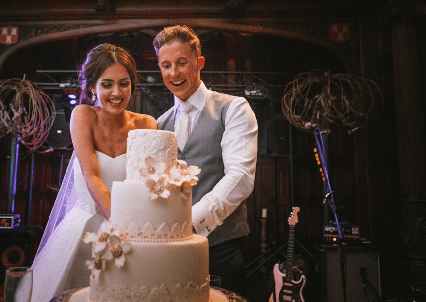Top Tips to Consider When Tasting and Choosing your Perfect Wedding Cake!